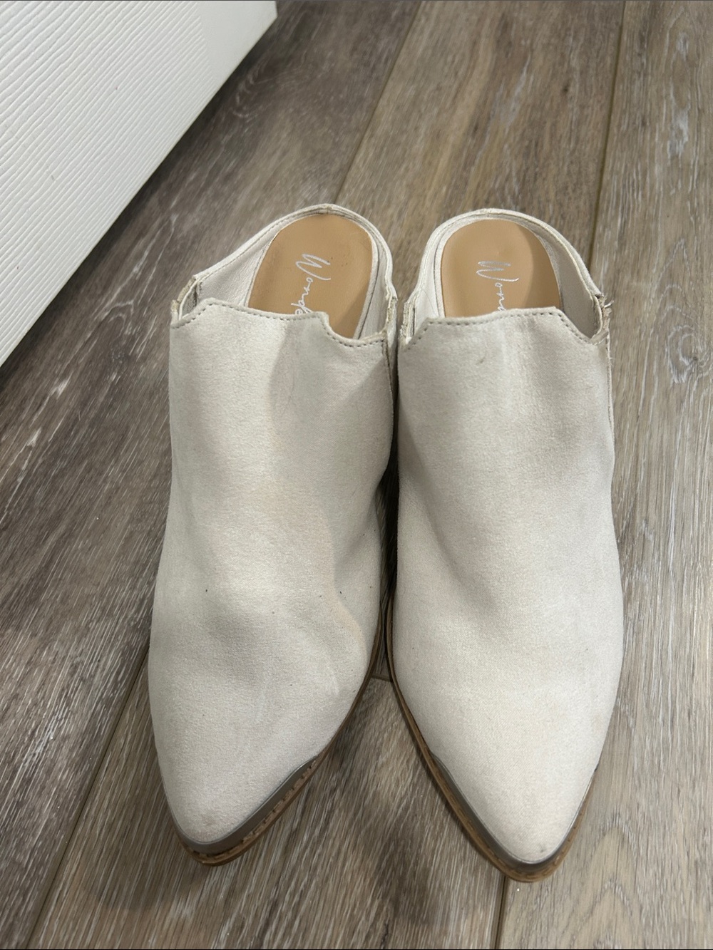 Wonderly Pointed Slip-On Mules in Cream